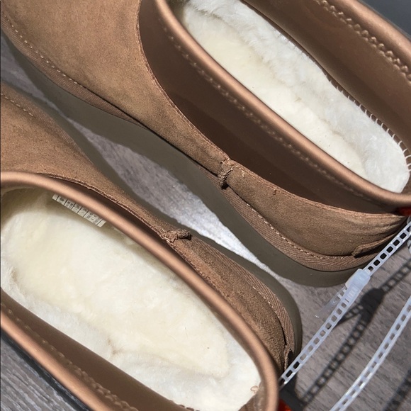 UGG Classic Mini Dipper Suede boots in the color Chestnut Size 7 NWT - Picture 15 of 16